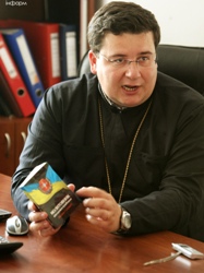 Конгрес українців Канади передав допомогу військовим через капеланів УГКЦ